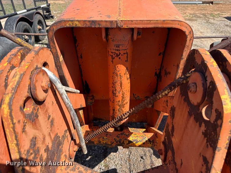 image for item NK9119 1983 John Deere 570A motor grader