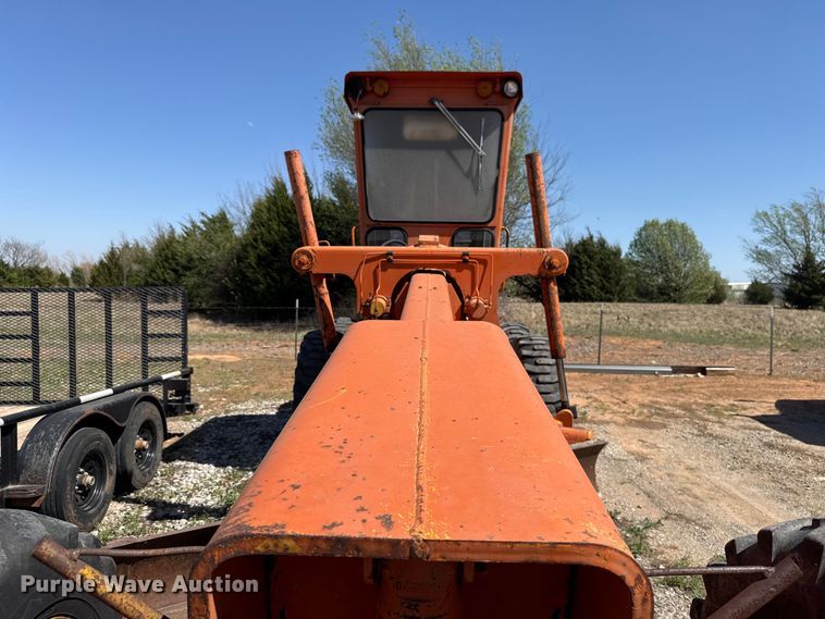 image for item NK9119 1983 John Deere 570A motor grader