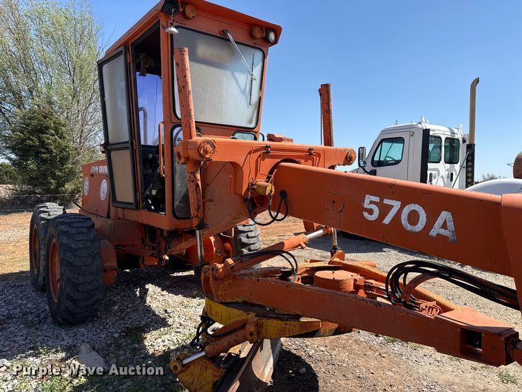 image for item NK9119 1983 John Deere 570A motor grader
