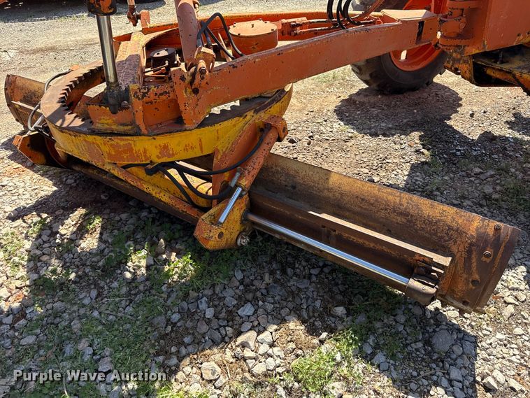 image for item NK9119 1983 John Deere 570A motor grader