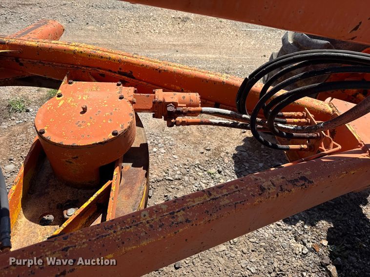 image for item NK9119 1983 John Deere 570A motor grader