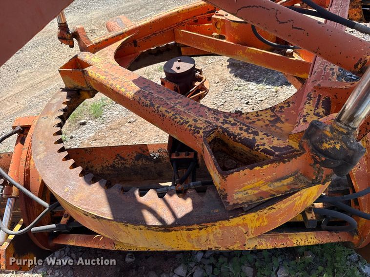 image for item NK9119 1983 John Deere 570A motor grader