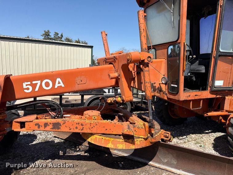 image for item NK9119 1983 John Deere 570A motor grader