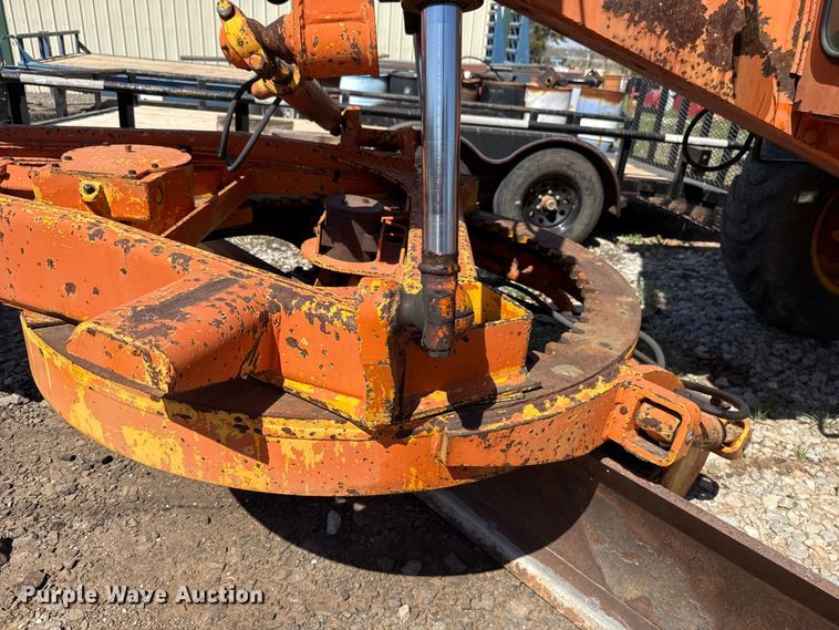 image for item NK9119 1983 John Deere 570A motor grader