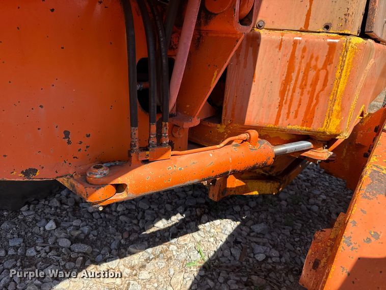 image for item NK9119 1983 John Deere 570A motor grader