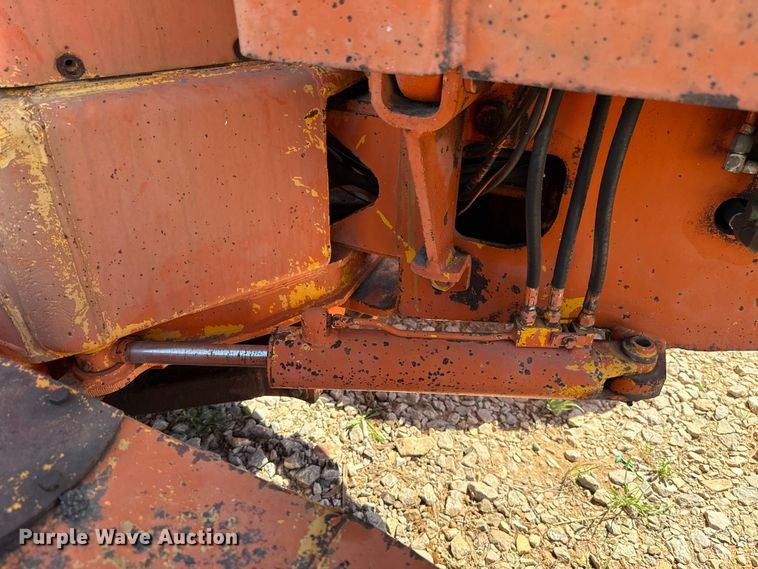 image for item NK9119 1983 John Deere 570A motor grader