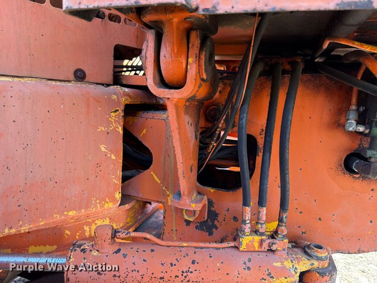 image for item NK9119 1983 John Deere 570A motor grader