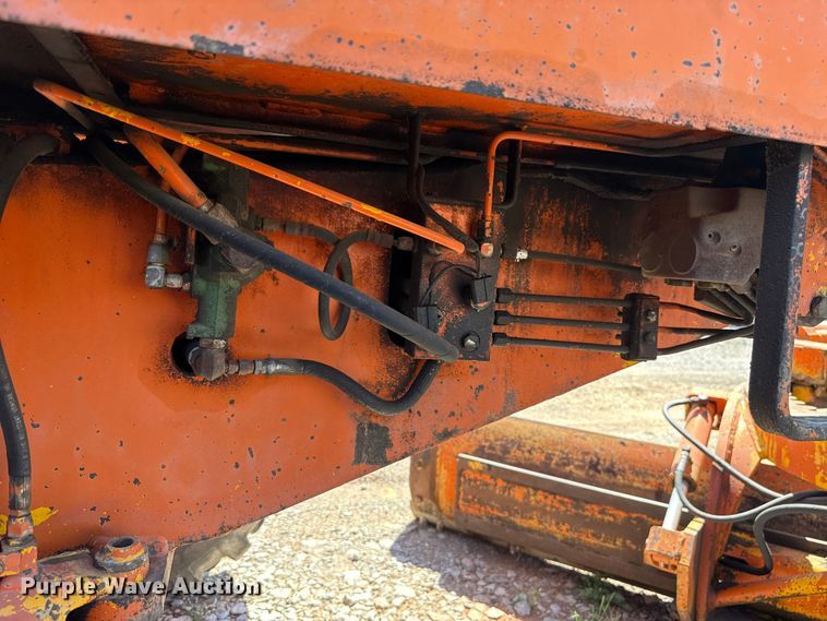 image for item NK9119 1983 John Deere 570A motor grader