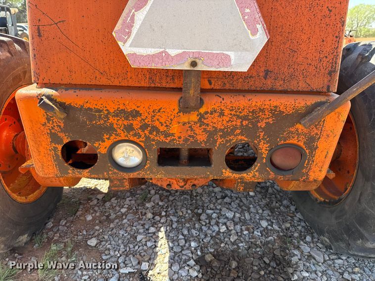 image for item NK9119 1983 John Deere 570A motor grader