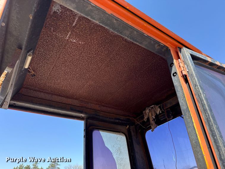 image for item NK9119 1983 John Deere 570A motor grader