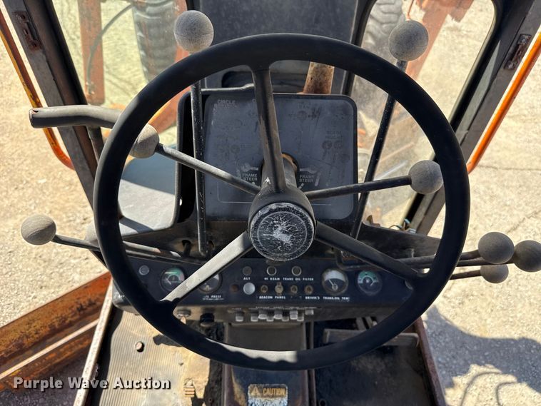 image for item NK9119 1983 John Deere 570A motor grader