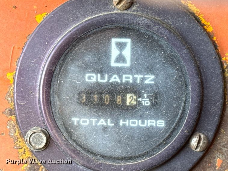 image for item NK9119 1983 John Deere 570A motor grader