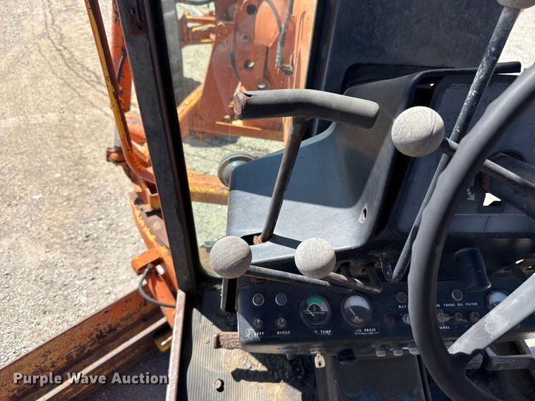 image for item NK9119 1983 John Deere 570A motor grader