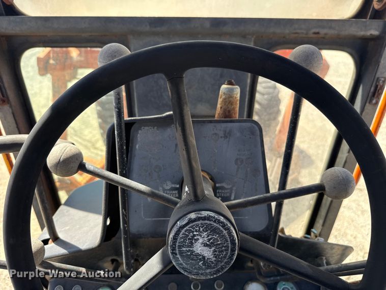 image for item NK9119 1983 John Deere 570A motor grader