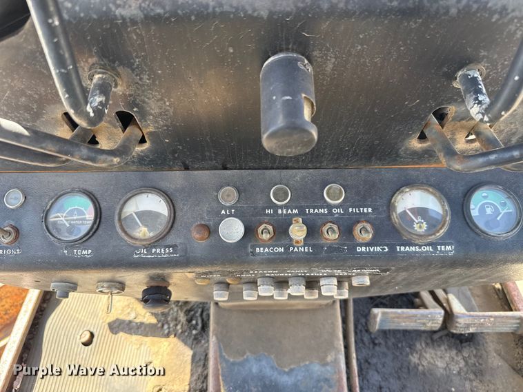 image for item NK9119 1983 John Deere 570A motor grader