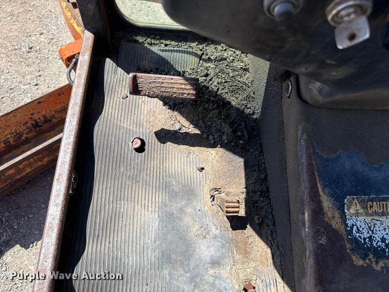 image for item NK9119 1983 John Deere 570A motor grader