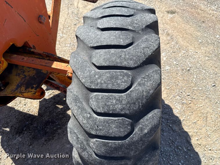 image for item NK9119 1983 John Deere 570A motor grader