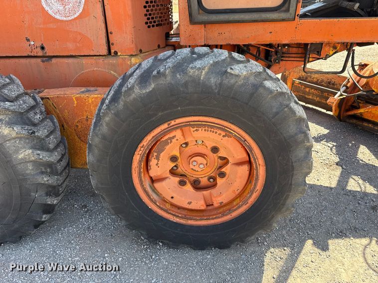 image for item NK9119 1983 John Deere 570A motor grader