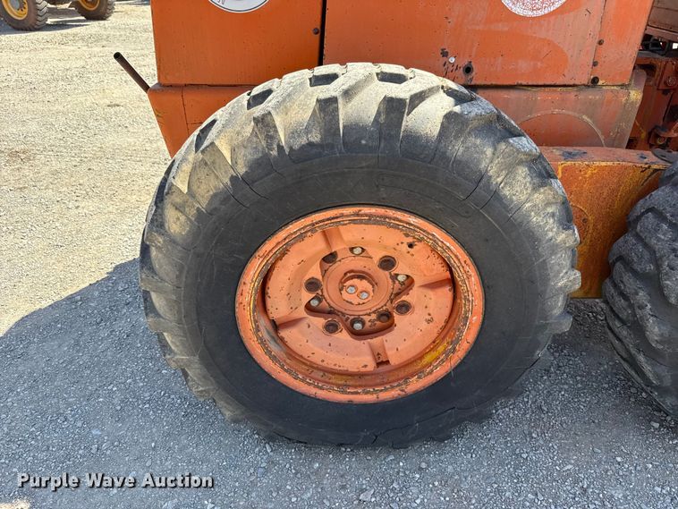 image for item NK9119 1983 John Deere 570A motor grader