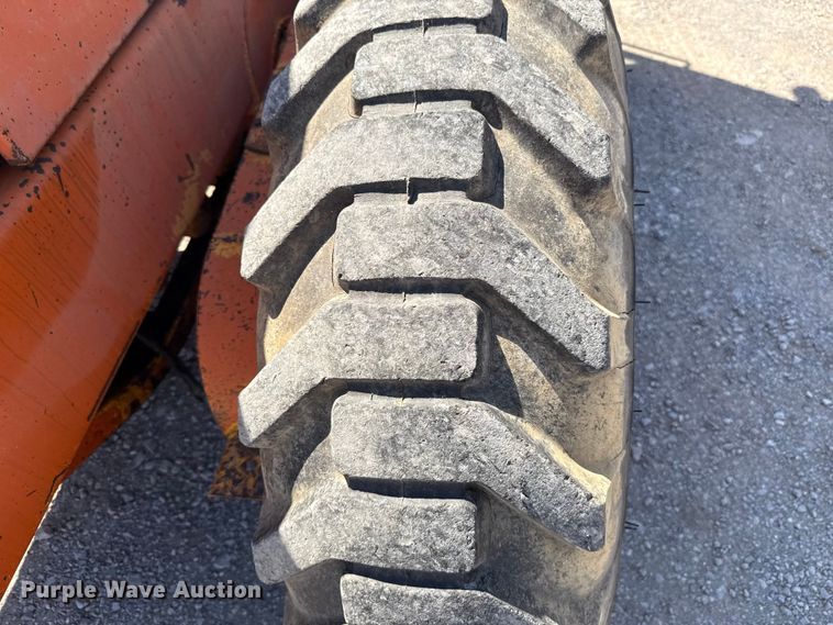 image for item NK9119 1983 John Deere 570A motor grader