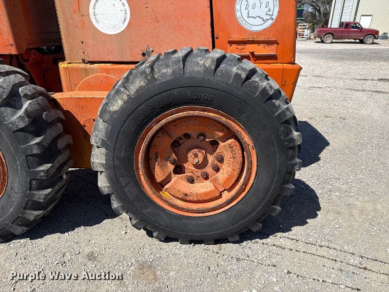 image for item NK9119 1983 John Deere 570A motor grader