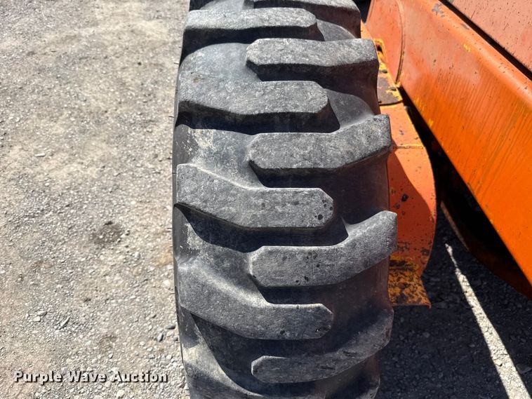 image for item NK9119 1983 John Deere 570A motor grader