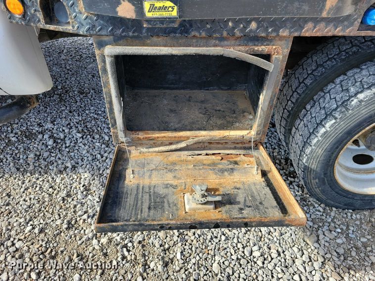 image for item NK9877 2015 Ford F450 Super Duty Crew Cab flatbed truck