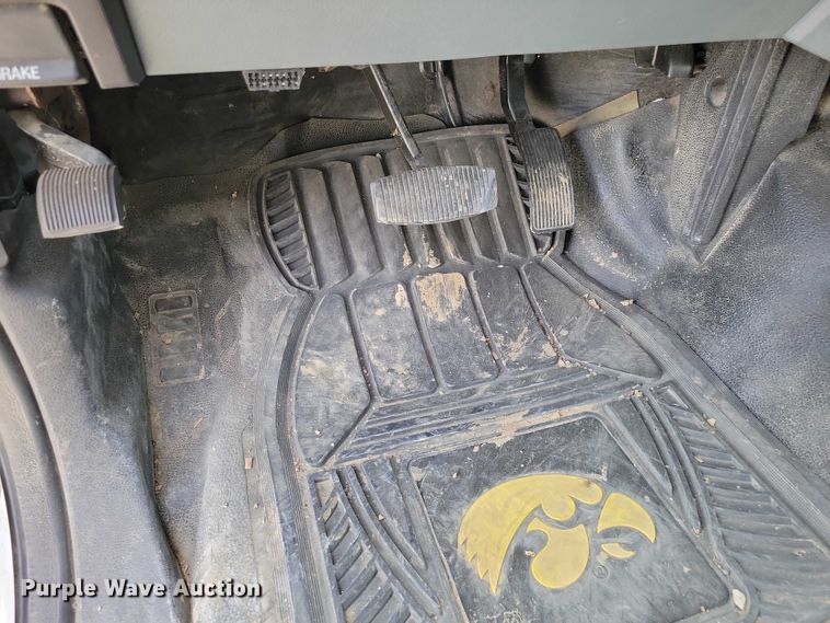 image for item NK9877 2015 Ford F450 Super Duty Crew Cab flatbed truck