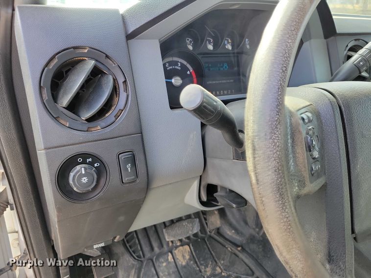 image for item NK9877 2015 Ford F450 Super Duty Crew Cab flatbed truck