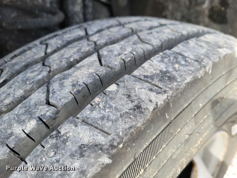 image for item NK9877 2015 Ford F450 Super Duty Crew Cab flatbed truck