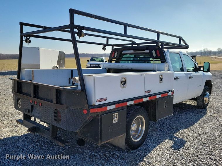 image for item NK9878 2013 Chevrolet  Silverado 3500HD Crew Cab flatbed pickup truck