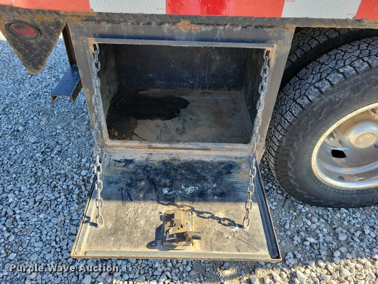 image for item NK9878 2013 Chevrolet  Silverado 3500HD Crew Cab flatbed pickup truck