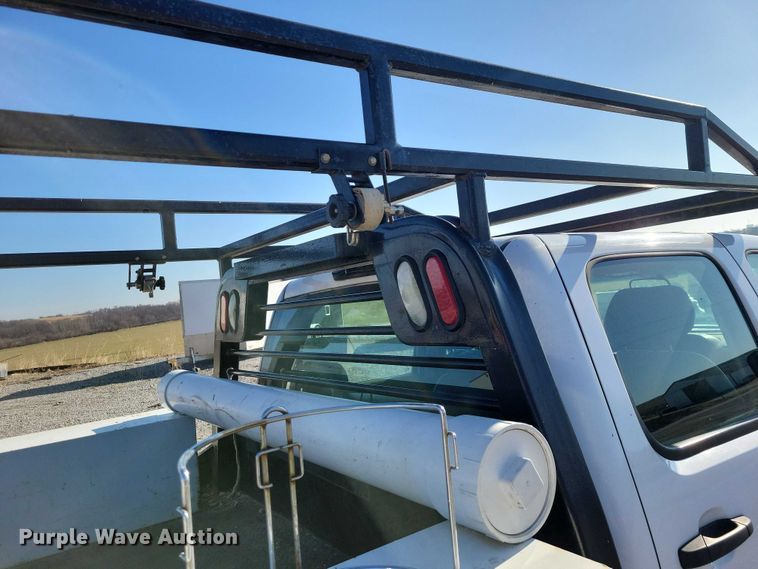 image for item NK9878 2013 Chevrolet  Silverado 3500HD Crew Cab flatbed pickup truck