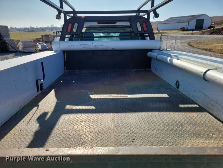 image for item NK9878 2013 Chevrolet  Silverado 3500HD Crew Cab flatbed pickup truck