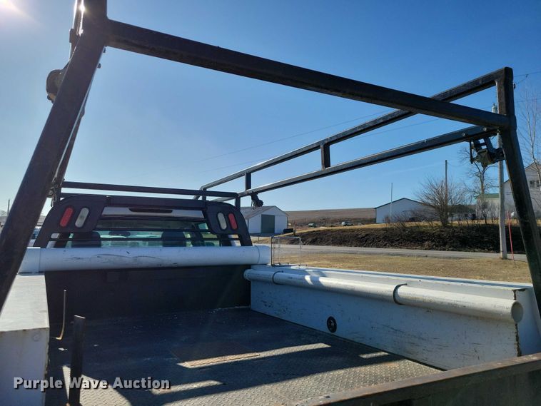 image for item NK9878 2013 Chevrolet  Silverado 3500HD Crew Cab flatbed pickup truck