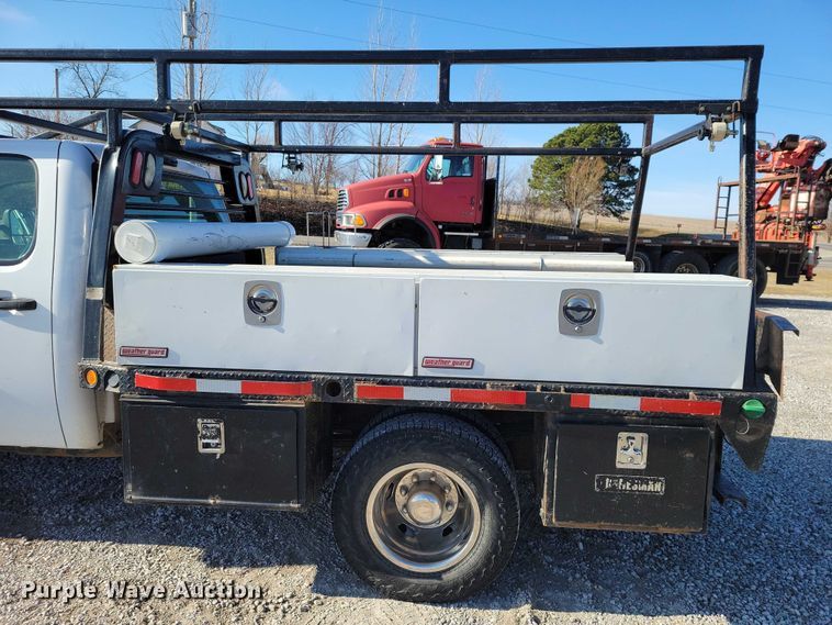 image for item NK9878 2013 Chevrolet  Silverado 3500HD Crew Cab flatbed pickup truck