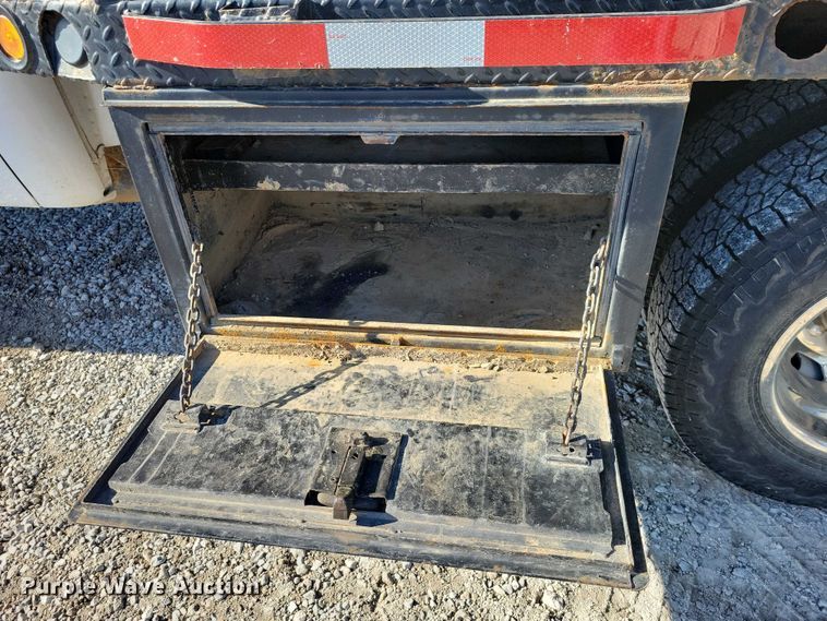 image for item NK9878 2013 Chevrolet  Silverado 3500HD Crew Cab flatbed pickup truck