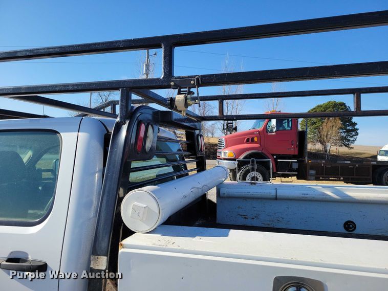 image for item NK9878 2013 Chevrolet  Silverado 3500HD Crew Cab flatbed pickup truck