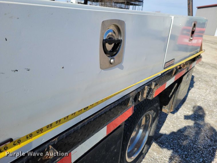 image for item NK9878 2013 Chevrolet  Silverado 3500HD Crew Cab flatbed pickup truck