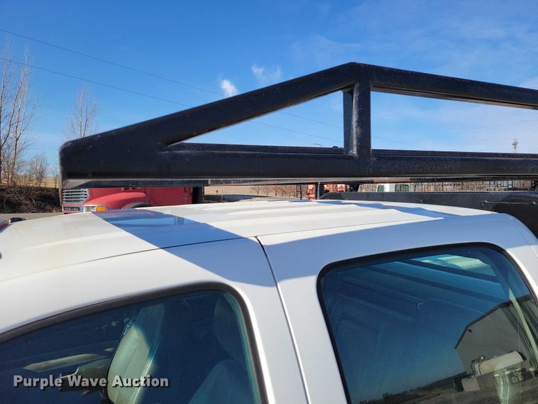 image for item NK9878 2013 Chevrolet  Silverado 3500HD Crew Cab flatbed pickup truck