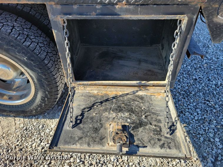 image for item NK9878 2013 Chevrolet  Silverado 3500HD Crew Cab flatbed pickup truck