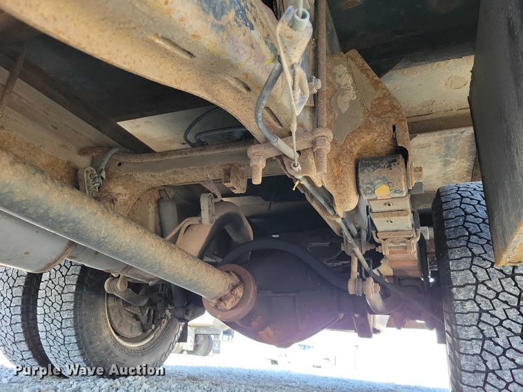 image for item NK9878 2013 Chevrolet  Silverado 3500HD Crew Cab flatbed pickup truck