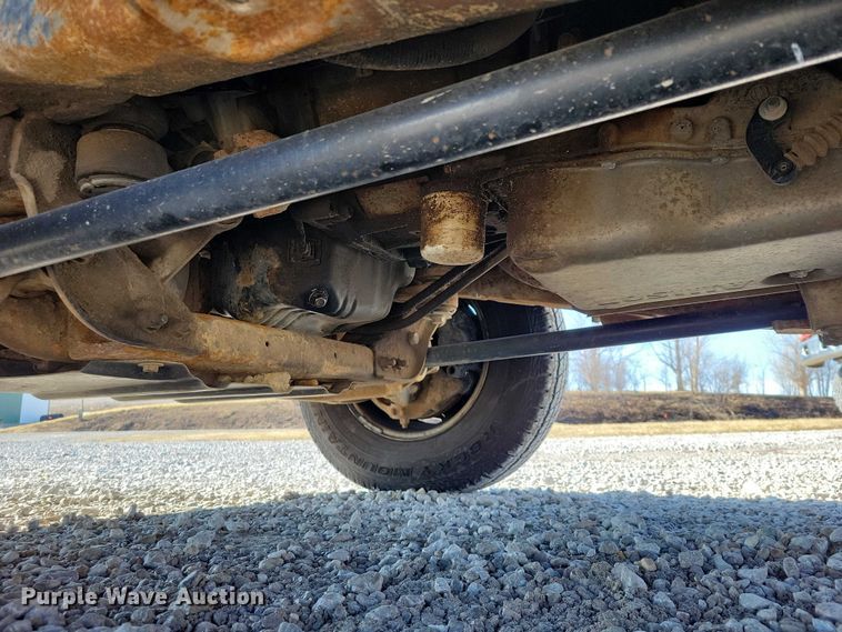 image for item NK9878 2013 Chevrolet  Silverado 3500HD Crew Cab flatbed pickup truck