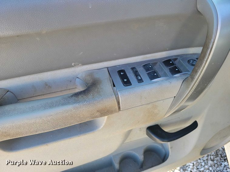 image for item NK9878 2013 Chevrolet  Silverado 3500HD Crew Cab flatbed pickup truck