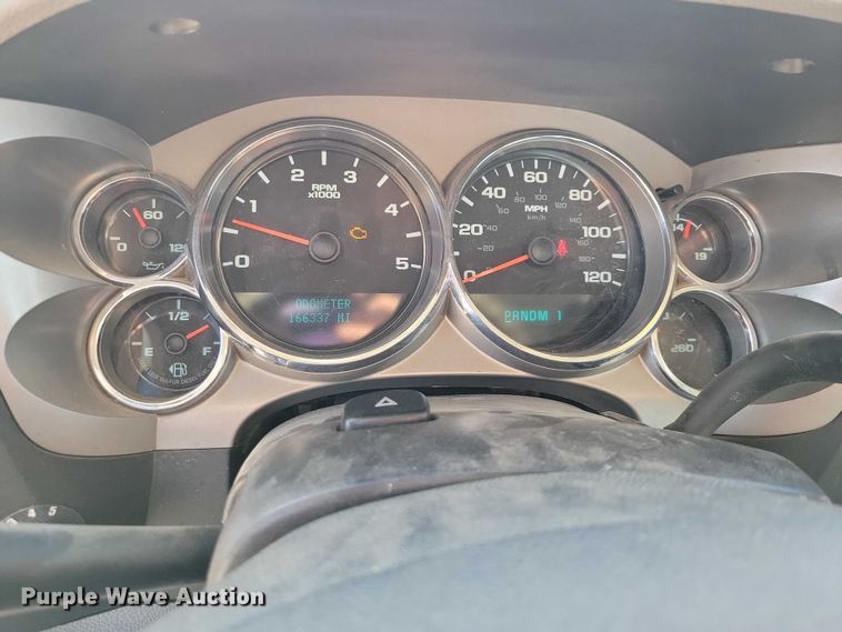 image for item NK9878 2013 Chevrolet  Silverado 3500HD Crew Cab flatbed pickup truck