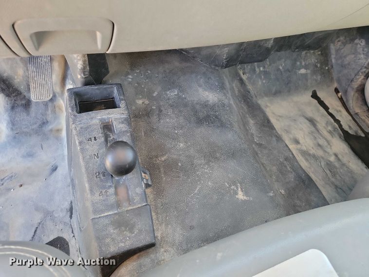 image for item NK9878 2013 Chevrolet  Silverado 3500HD Crew Cab flatbed pickup truck