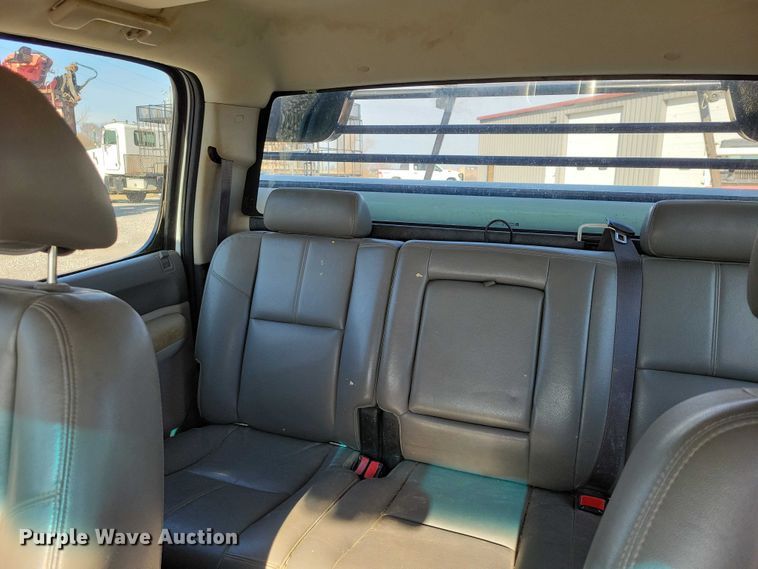 image for item NK9878 2013 Chevrolet  Silverado 3500HD Crew Cab flatbed pickup truck