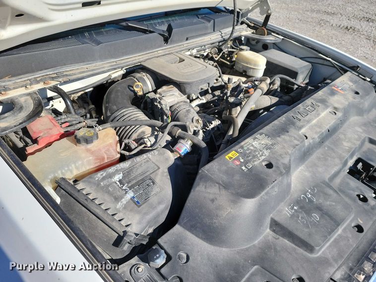 image for item NK9878 2013 Chevrolet  Silverado 3500HD Crew Cab flatbed pickup truck