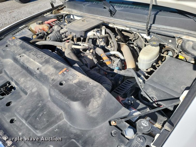 image for item NK9878 2013 Chevrolet  Silverado 3500HD Crew Cab flatbed pickup truck