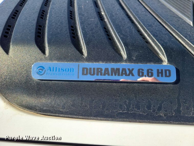 image for item NK9878 2013 Chevrolet  Silverado 3500HD Crew Cab flatbed pickup truck